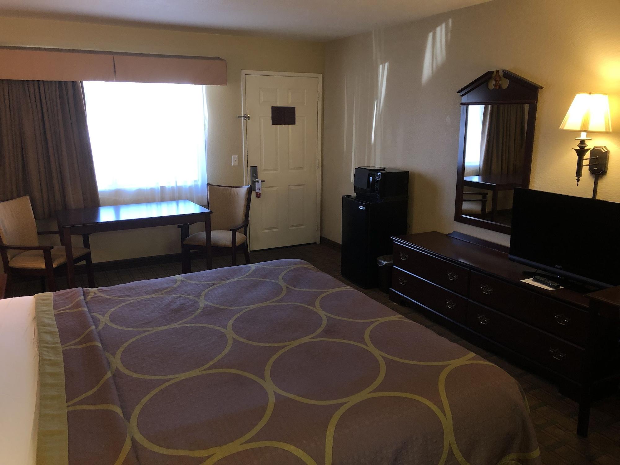 Super 8 By Wyndham Corning